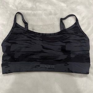 Small Alphalete Surface Limitless Bra - Black Canvas Camo